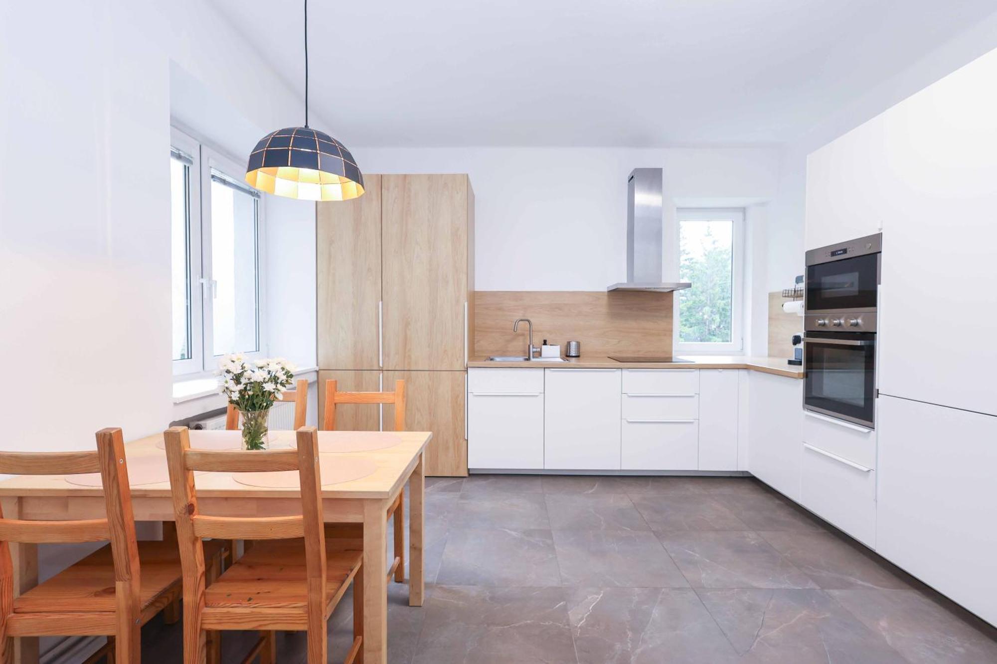 Apartamento Charming Old Town Family Retreat Bratislava Exterior foto