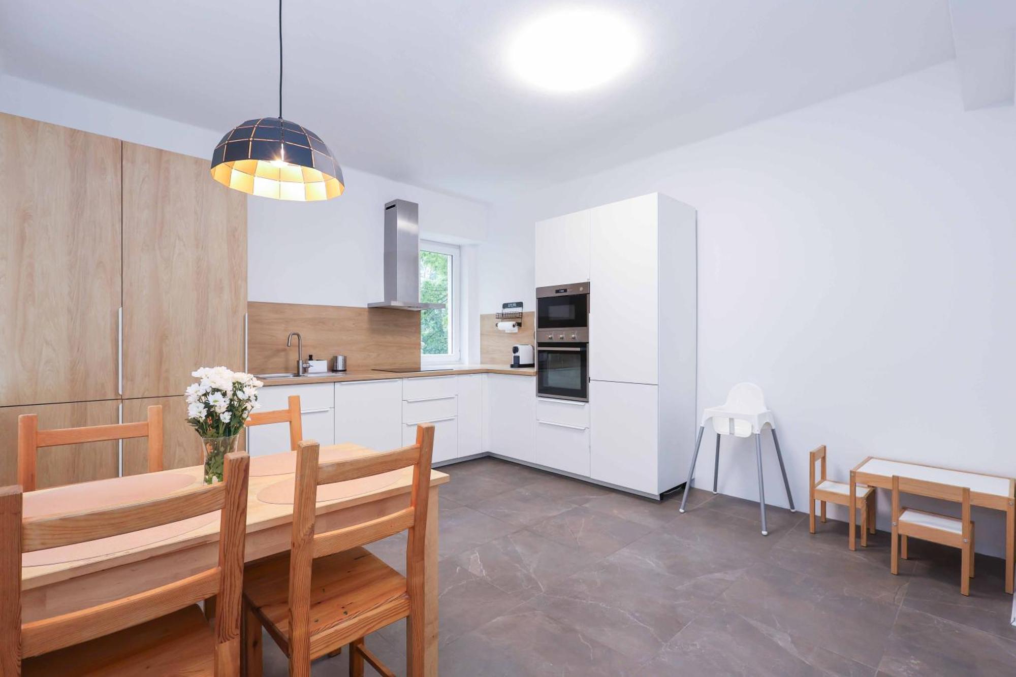 Apartamento Charming Old Town Family Retreat Bratislava Exterior foto
